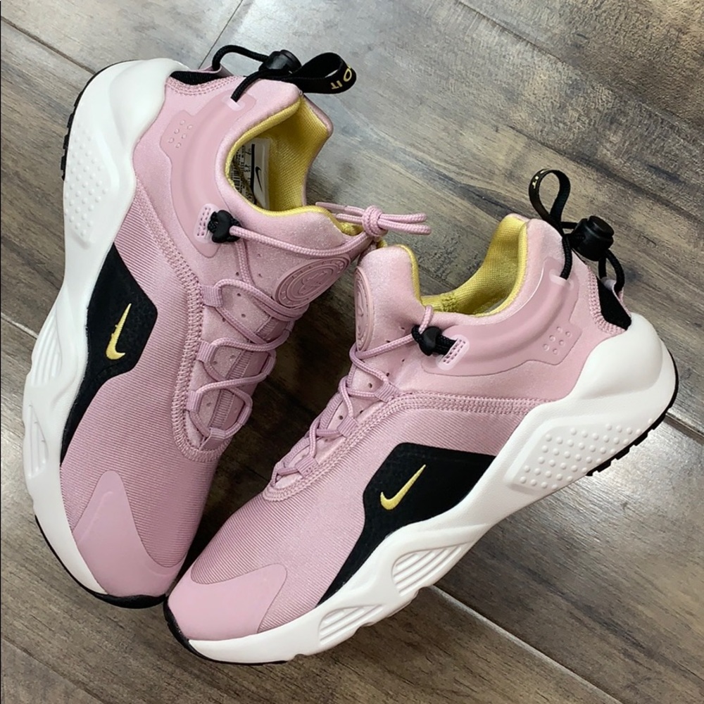 NIKE WMNS AIR HUARACHE CITY MOVE - Picture 10 of 16